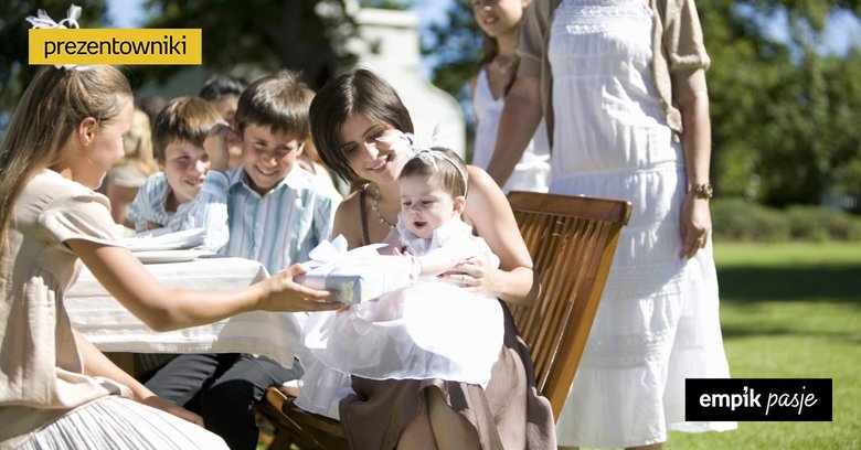 10 praktycznych prezentów na chrzest dla chłopca i dziewczynki