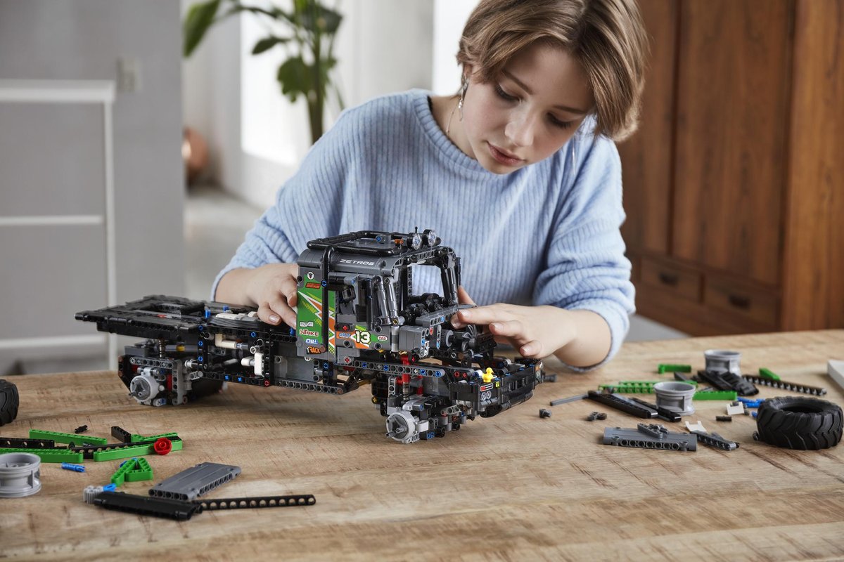Lego, Technic, Ciężarówka MercedesBenz Zetros z napędem
