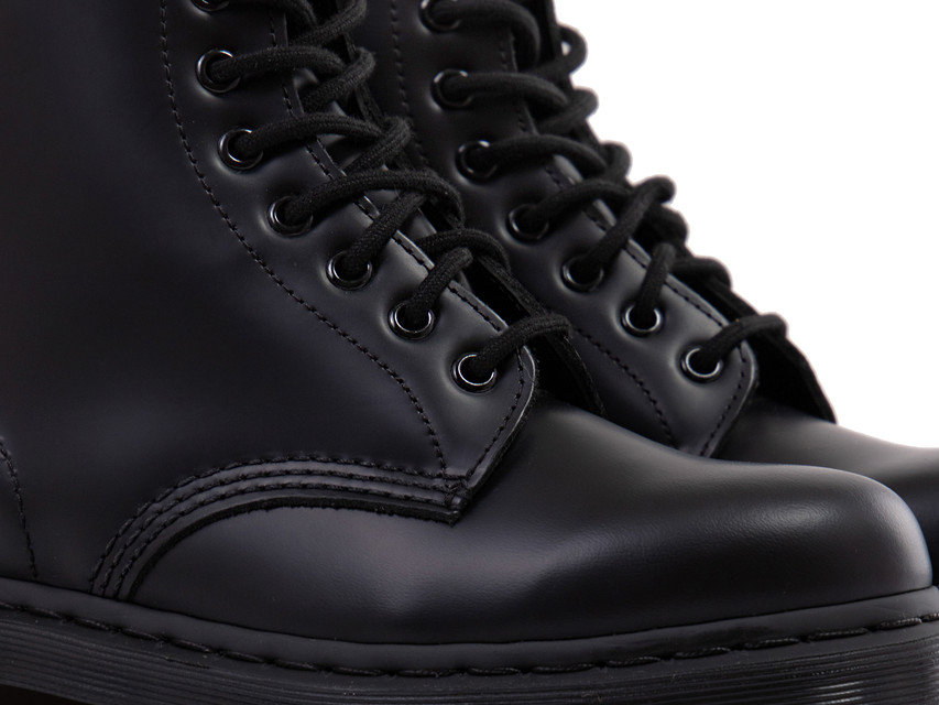 Doc martens mono smooth black sale