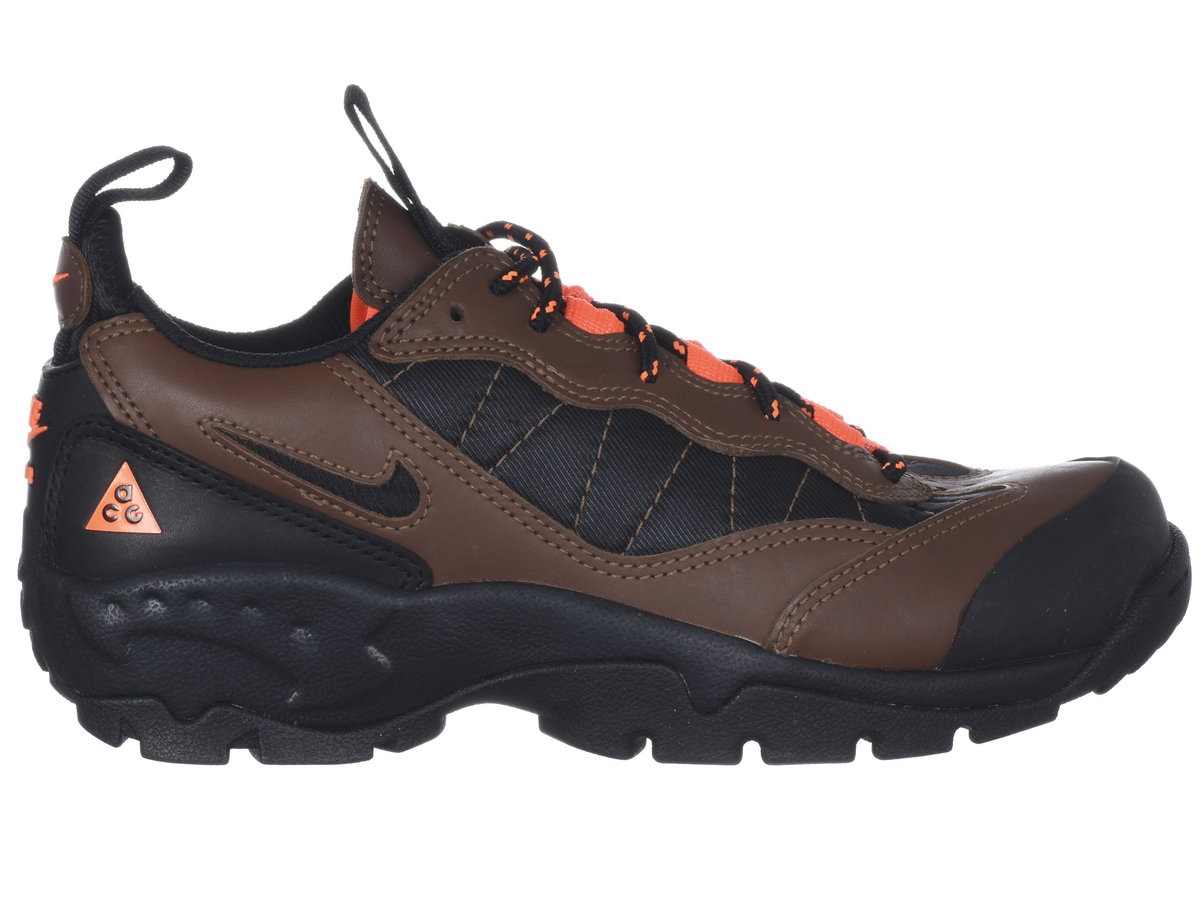 Nike ACG - Air Mada Sneaker in Bison - DO9332-200 – Voo Store