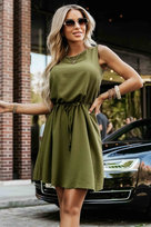 296-14 VICTORIA Trapezowa sukienka bez rękawków z wiązaniem w pasie - khaki - XXL Numoco