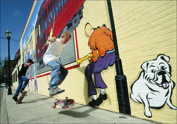 Actual skateboarders mimic those on a street mural, Louisville, Kentucky, Carol Highsmith - plakat 29,7x21 cm - Galeria Plakatu