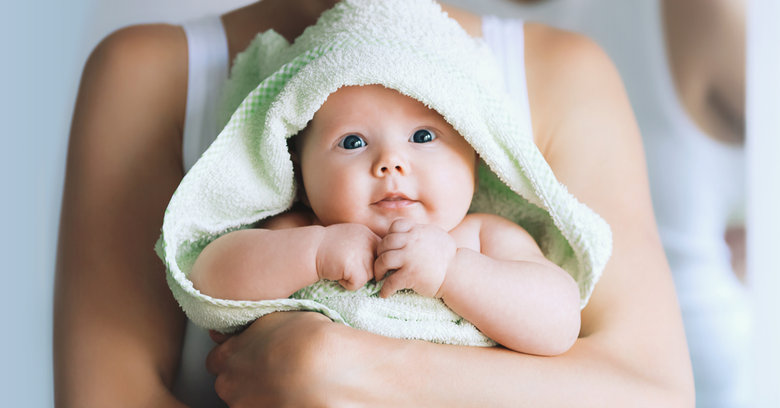 Akcesoria do kąpieli niemowląt – co jest potrzebne do codziennej kąpieli dziecka?