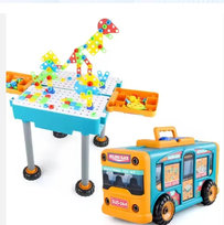 Autobus DIY zmieniający się w stoliczek do kreatywnej zabawy