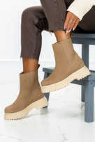 Beżowe botki skórzane na platformie z gumkami po bokach PRODUKT POLSKI Casu 2684-40