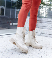 Beżowe botki z ozdobnymi koralikami Accadia-39