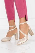 Beżowe czółenka błyszczące z paskiem wokół kostki POLSKA SKÓRA Casu 453-37