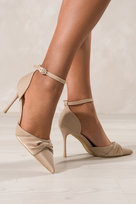 Beżowe czółenka damskie szpilki satynowe z zakrytą piętą pasek wokół kostki kokarda z cyrkoniami Carla LE117P-41