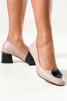 Beżowe czółenka skórzane damskie na ozdobnym klocku z czarną dekoracją Casu SL24X3-N-36