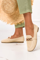 Beżowe mokasyny Casu ze złotym łańcuchem 8060-8-39