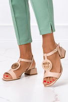 Beżowe sandały Casu na niskim ozdobnym klocku ze złotą ozdobą POLSKA SKÓRA 2648-39