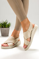 Beżowe sandały skórzane damskie na koturnie z gumką paski na krzyż PRODUKT POLSKI Casu 40392-36