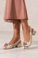 Beżowe Sandały Skórzane Damskie Na Ozdobnym Klocku Na Cholewce Złoty Kwiat Produkt Polski Casu 2973-284-047-38