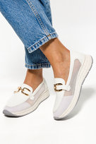 Białe mokasyny ażurowe na platformie damskie z ozdobą Casu M24X3-W-36