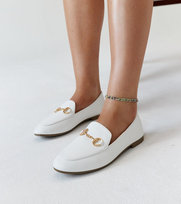 Białe mokasyny z klamerką Erminia -37