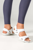 Białe sandały damskie sportowe na rzep z elastyczną płaską podeszwą szare wstawki Casu 2306-2W-36