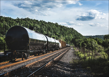 Black freight train on the railroad running across the United States., Carol Highsmith - plakat 42x29,7 cm - Galeria Plakatu