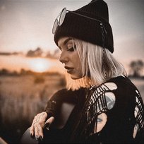 Blizna w kształcie serca Gibbs, Inee, Dopehouse