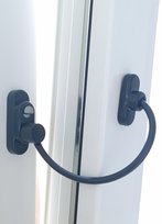 Blokada okna antracytowa, na przycisk – zabezpieczenie dzieci, antywłamaniowa, bezkluczowa, do okien PCV i drewnianych