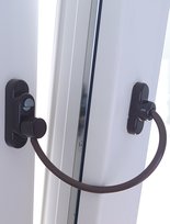 Blokada okna brązowa, na przycisk – zabezpieczenie dzieci, antywłamaniowa, bezkluczowa, do okien PCV i drewnianych