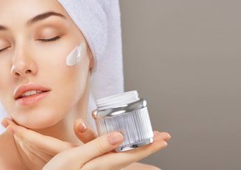 Witaminowe i naturalne kosmetyki - jak wspomagają urodę?