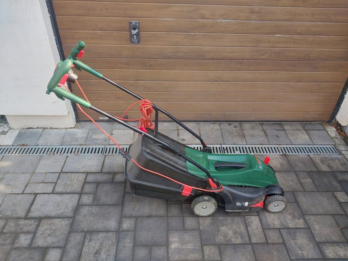 Kosiarka elektryczna Bosch Garden UniversalRotak 37