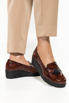 Brązowe mokasyny skórzane damskie lakierowane na koturnie z chwostami wzór wężowy PRODUKT POLSKI Casu 5933-40