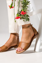 Brązowe sandały skórzane damskie z zakrytą piętą pasek wokół kostki PRODUKT POLSKI Casu 2287-256-38