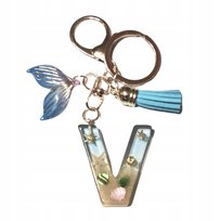 Breloczek z literą V - plażowy urok, piękna ozdoba do kluczy