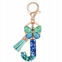 Breloczek z literką J i motylem - elegancki dodatek