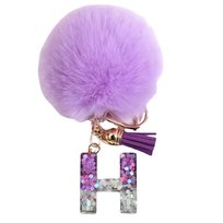 Breloczek z pomponem fioletowym - litera H, stylowy dodatek