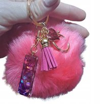 Breloczek z pomponem i literką I - podkreśl swoją indywidualność