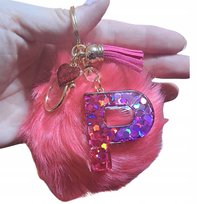 Breloczek z pomponem i literką P - podkreśl swoją indywidualność