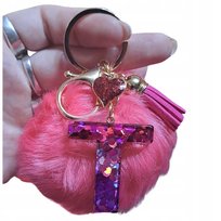 Breloczek z pomponem i literką T - podkreśl swoją indywidualność