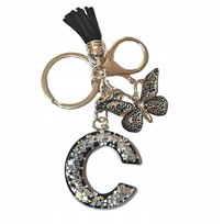 Brelok z literą C - elegancki czarny design z motylem