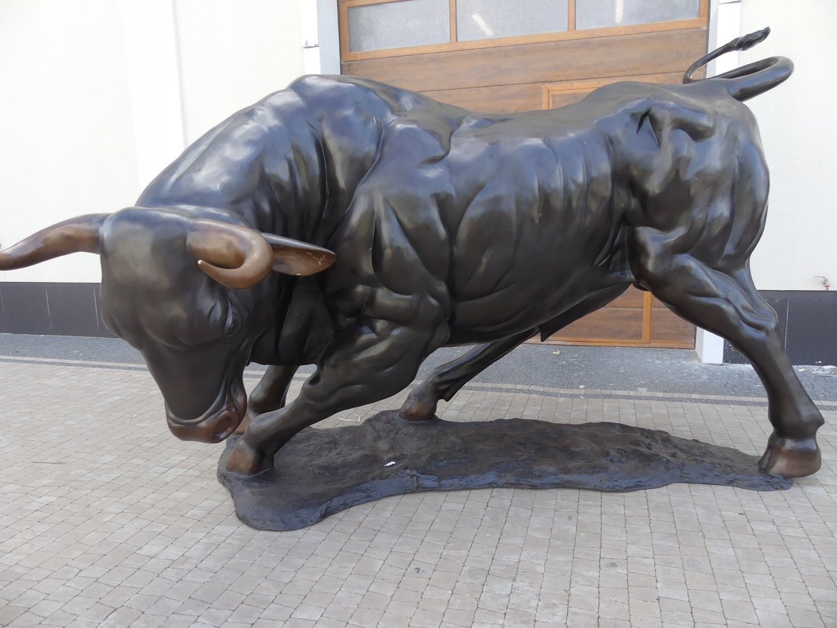 Byk z wall street ogromny rzeźba z brązu 370 cm hossa