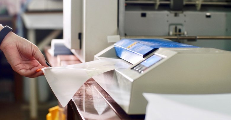 Co to jest laminator i czy warto mieć go w biurze?