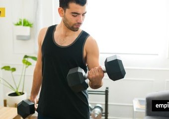 Najlepsze ćwiczenia na biceps w domu