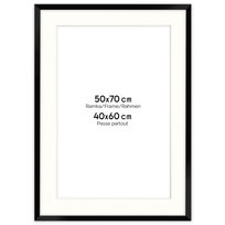 Czarna ramka z passe partout na zdjęcia w rozmiarze 50x70 cm z okienkiem passe partout 40x60 cm