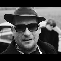 Czarna Wołga MaroMaro, Popek