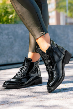 Czarne botki damskie lakierowane na niskim klocku sznurowane Casu D24WX4-B-38 - Casu