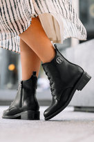 Czarne botki damskie z ozdobą na niskim klocku sznurowane Casu D24WX3-B-40