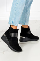 Czarne botki na koturnie z gumą wsuwane Casu D212X9-B-37