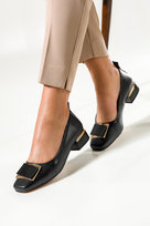 Czarne czółenka skórzane damskie na dekoracyjnym niskim klocku z ozdobą Casu SL24X10-B-37