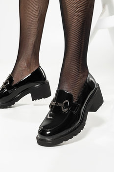 Czarne mokasyny damskie lakierowane na klocku ze sprzączką Casu JW24X6-B-41 - Casu