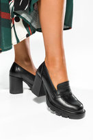 Czarne mokasyny damskie na słupku z bieżnikowaną platformą Casu JW24X7-B-38