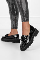 Czarne mokasyny skórzane lakierowane damskie na platformie z łańcuchem PRODUKT POLSKI Casu 2523-600-41