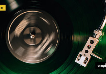 Czarne płyty? Nie tylko! Oto kolorowe winyle, które warto mieć w swojej kolekcji