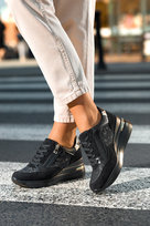 Czarne półbuty damskie na ozdobnym koturnie sznurowane złote dodatki Casu JW24X17-B-39