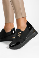 Czarne półbuty damskie sneakersy na koturnie ze złotą ozdobą Casu SA295-1-36